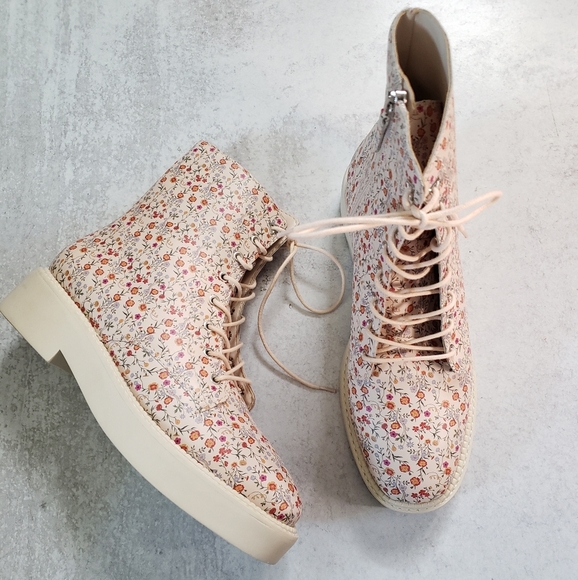 Schutz Mckenzie Ditzy Floral Print Leather Lace Up Combat Boot SZ 7.5 - Picture 1 of 8